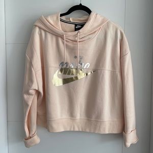 Nike blush cropped hoodie. Worn once. Size medium. Excellent condition!